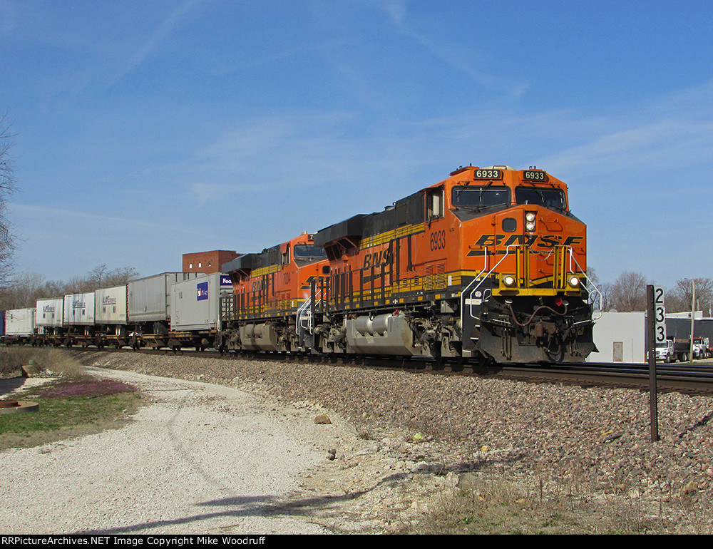 BNSF 6933